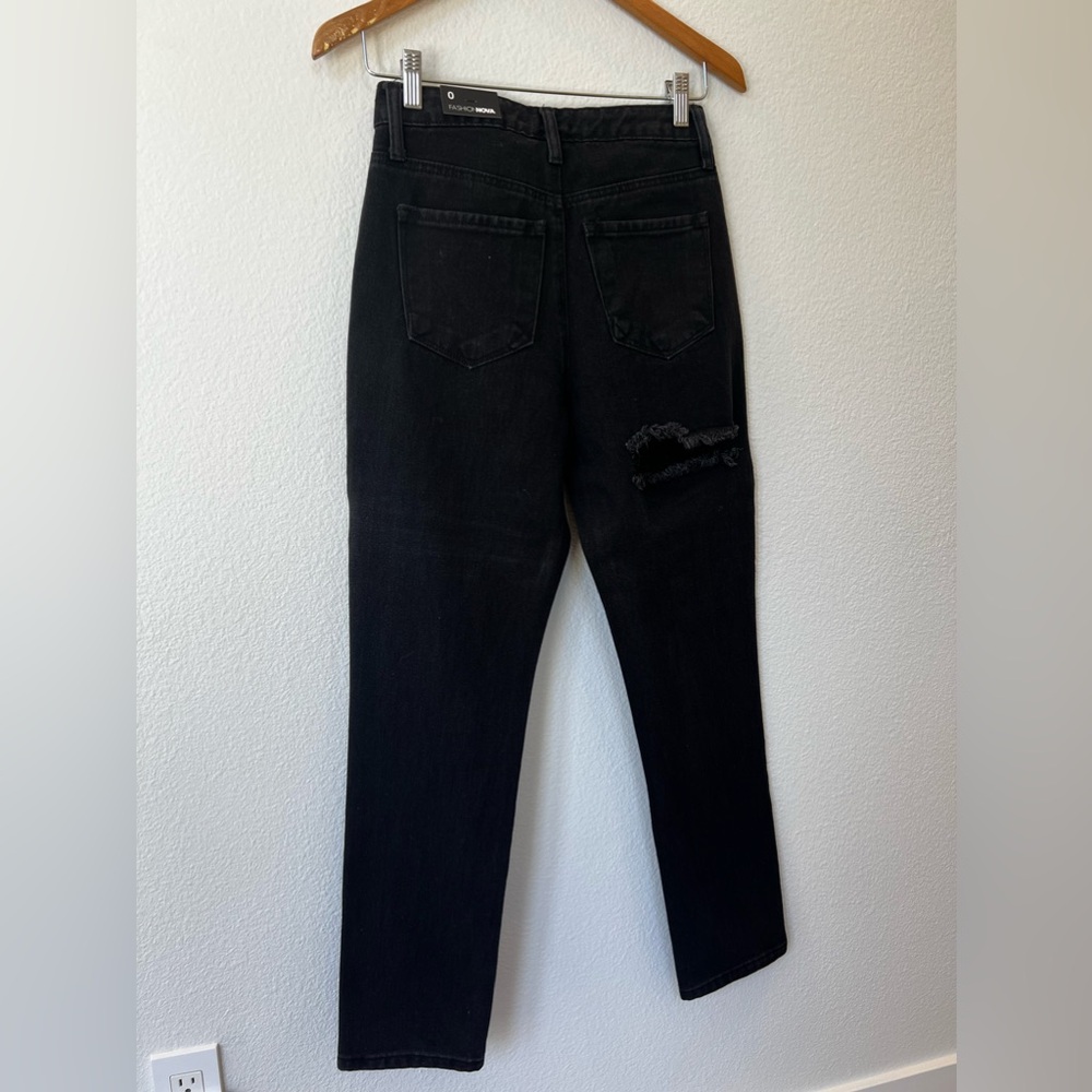 Jaydon Ripped Mom Jeans - Black. Size 0 - Picture 5 of 9